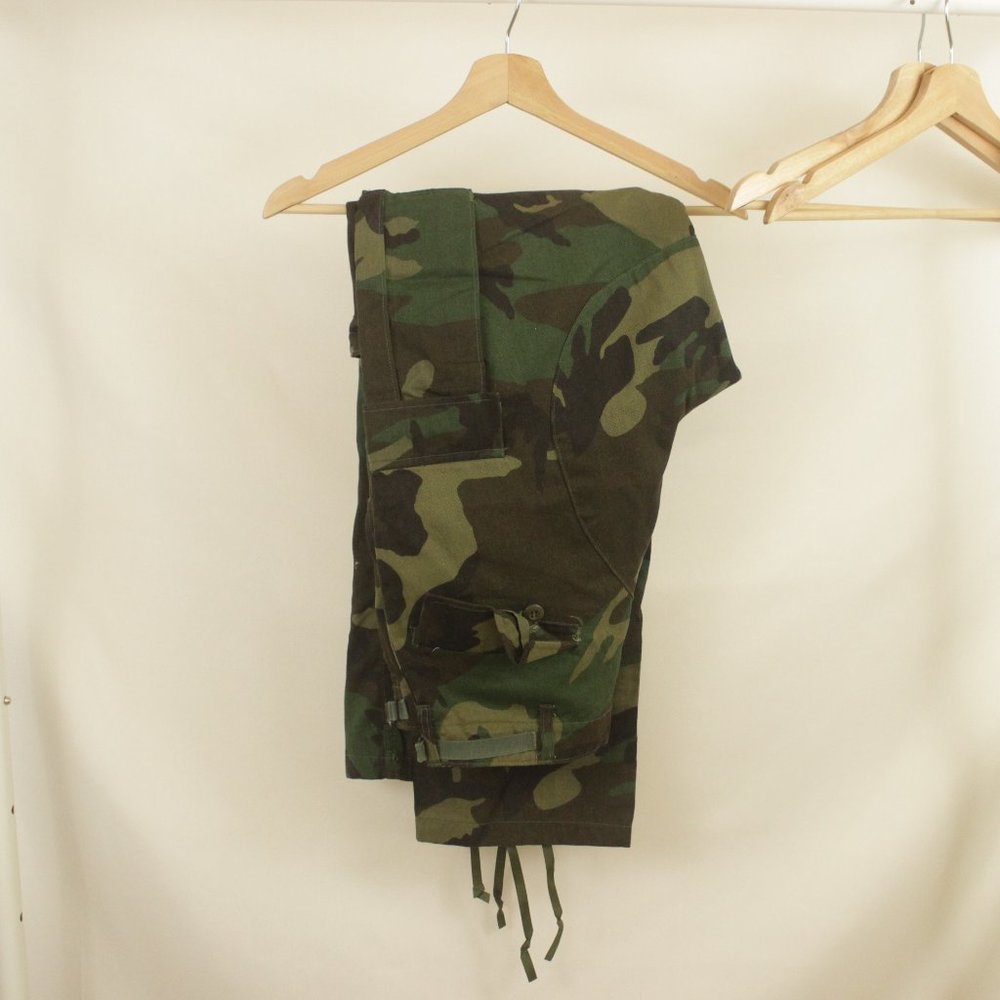 Camouflage U.S. Army Supply Cargo Pants Size Medium